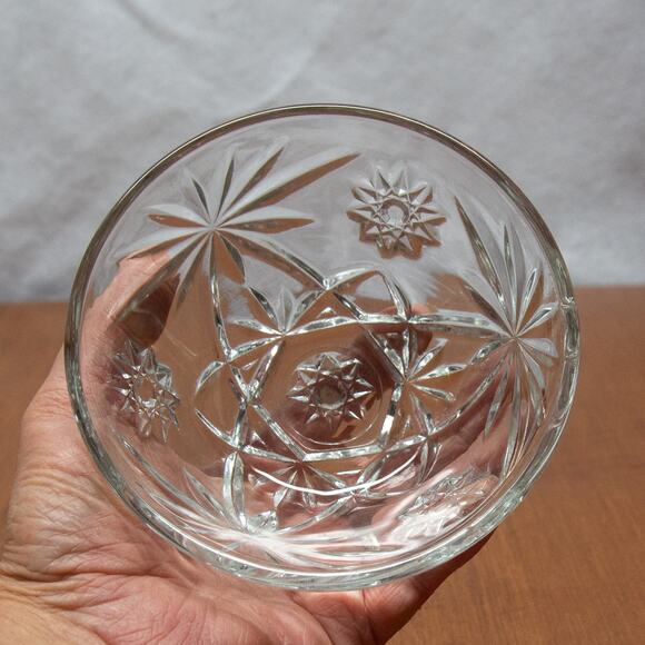 Small Dish Vintage ANCOR HOCKING Star of David Prescut Glass Candy Dish Dip Bowl - Picture 2 of 4